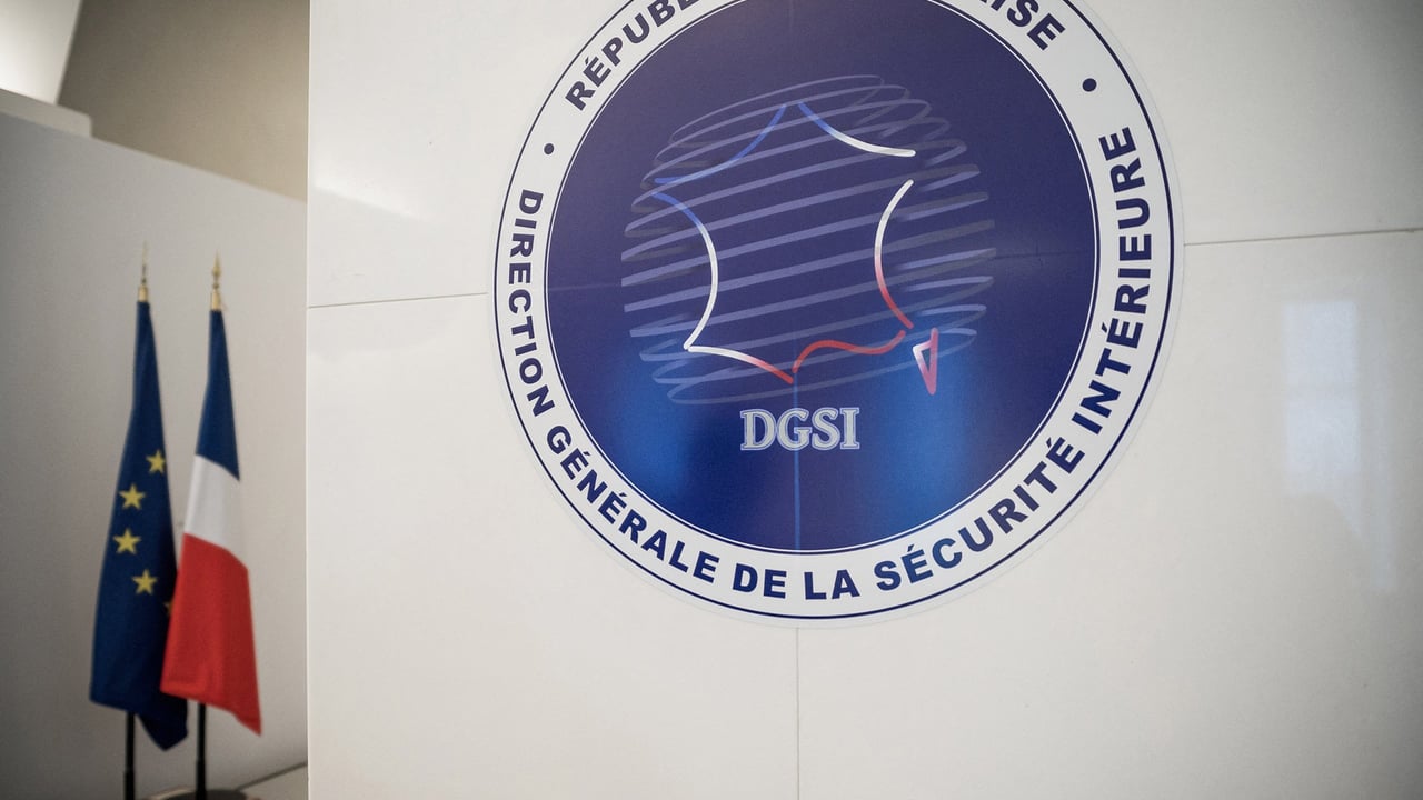Alger annonce l’expulsion immédiate de 15 agents français
