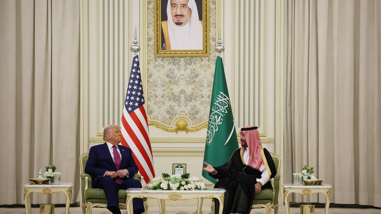 Arabie saoudite, Qatar, Émirats : tournée diplomatique, cadeaux et gros contrats pour Donald Trump