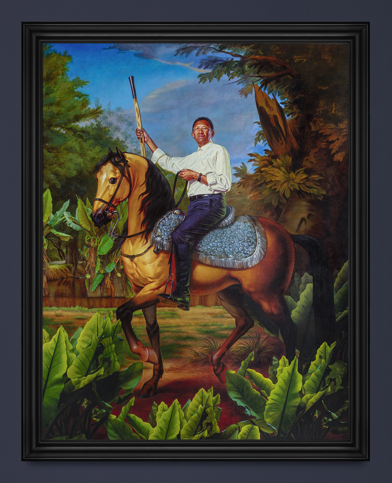 Portrait de Hery Rajaonarimampianina, président de Madagascar, réalisé par l’artiste Kehinde Wiley – musée du quai Branly, à Paris. © Tanguy Beurdeley/Courtesy Musée du Quai Branly