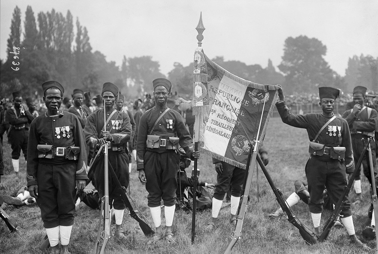 Tirailleurs sénégalais à Longchamp (Paris) le 14 juillet 1913. &copy; Maurice-Louis Branger/Roger-Viollet