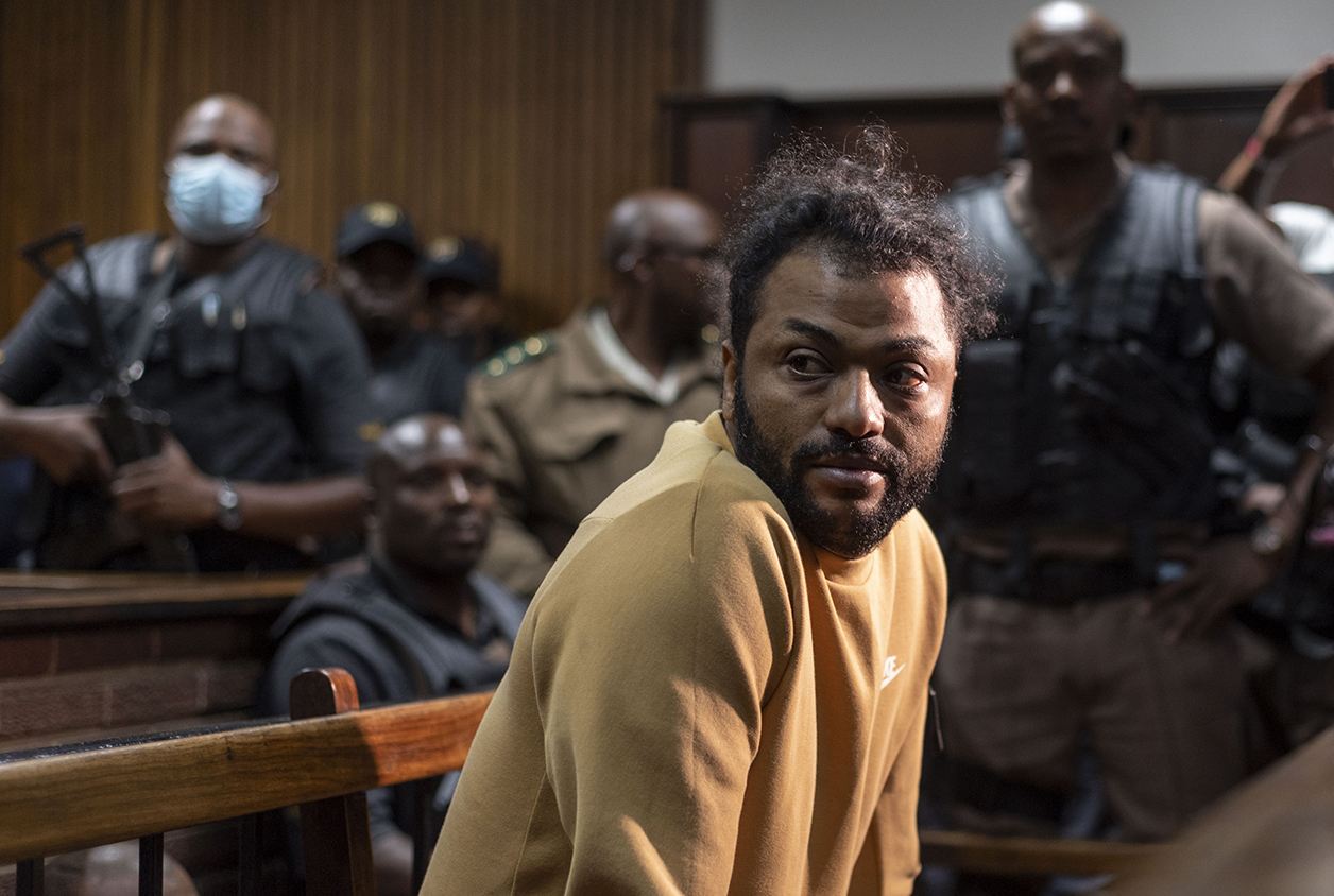 “The Facebook rapist”, Thabo Bester: even his death was a hoax 1 - African News Thabo Bester, on April 14, 2023 before the judges in Bloemfontein. © Frikkie Kapp/Gallo Images via Getty Images