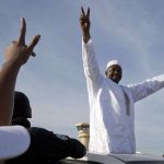 Le président de la Gambie Adama Barrow à son arrivée à l’aéroport de Banjul le 26 janvier 2017. © Jerome Delay/AP/SIPA