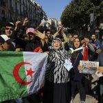 Des manifestants contre la candidature du président Abdelaziz Bouteflika à un cinquième mandat, vendredi 1er mars à Alger. © Anis Belghoul/AP/SIPA