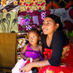 Une mère et sa fille à Madagascar. © Wolfgang Kaehler/Lightrocket Getty Images