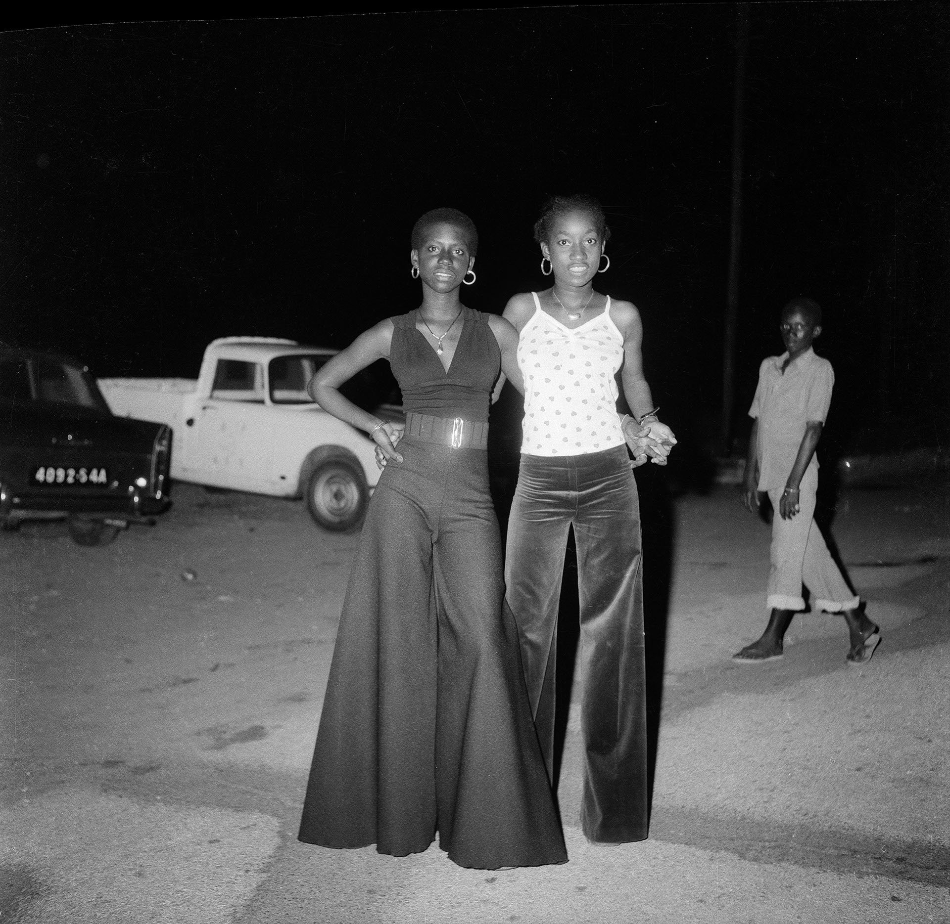 Deux Sénégalaises élégamment vêtues. &copy; Adama Sylla/courtesy galerie Talmart.