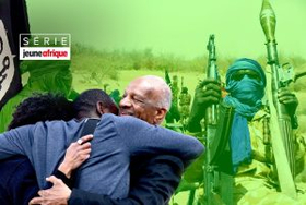 Le journaliste français Olivier Dubois a été libéré le 20 mars 2023 après avoir été, durant presque deux ans, aux mains des jihadistes du Groupe de soutien à l’islam et aux musulmans (GSIM, ou JNIM en arabe), la filiale sahélienne d’Al-Qaïda. © Montage JA; YVES HERMAN/POOL/AFP; Souleymane Ag Anara/AFP