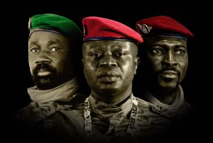 De g. à d. : le Malien Assimi Goïta, le Burkinabè Paul-Henri Sandaogo Damiba et le Guinéen Mamadi Doumbouya. © MONTAGE JA : Francis Kokoroko/REUTERS ; ANNE MIMAULT/REUTERS ; JOHN WESSELS/AFP