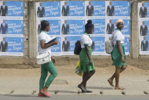 Les affiches électorales de Faure Essozimna Gnassingbé, candidat de l’Union pour la République, lors de la précédente campagne présidentielle, à Lomé, au Togo, en février 2020. © Sunday Alamba/AP/SIPA