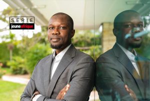 Ousmane Sonko, en novembre 2020 chez lui à Dakar. © MONTAGE JA : Clément Tardif pour JA