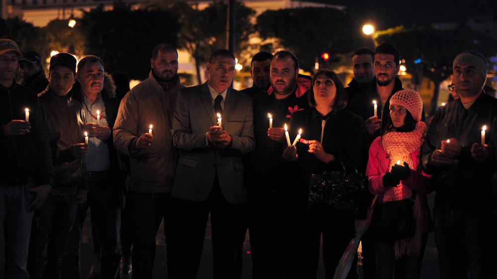 Des membres du parti politique au pouvoir en Tunisie, Nidaa Tounes, rendent hommage aux victimes de l'attentat de Tunis, le 24 novembre 2015.. &copy; AFP