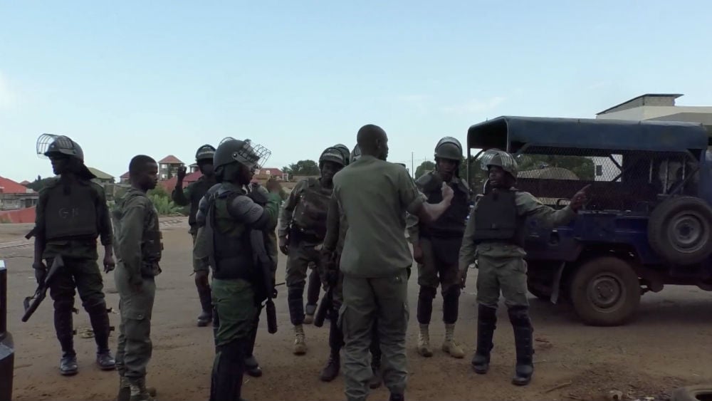 Des policiers anti-émeute à Sonfonia, à Conakry, le 14 octobre 2019. &copy; Reuters TV/via REUTERS