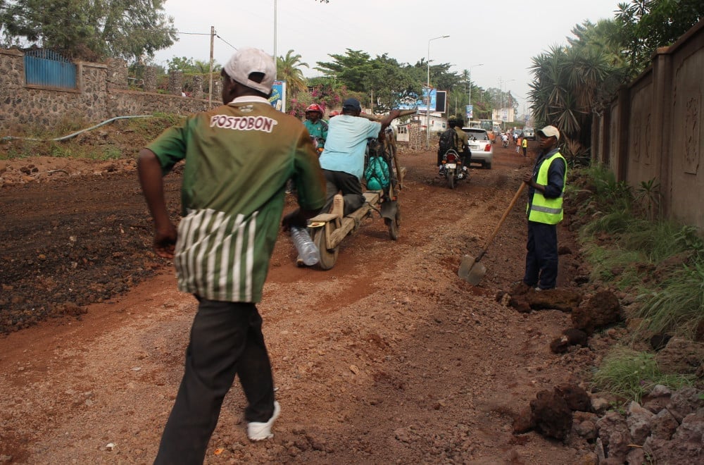 Le tchukudu assure le transport des marchandises dans la ville de Goma. &copy; Trésor Kibangula/J.A.