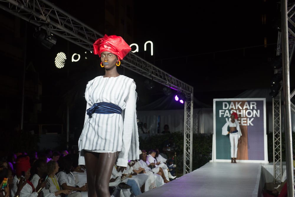 Le premier défilé de la Dakar Fashion Week, le jeudi 21 juin. &copy; Youri Lenquette pour JA