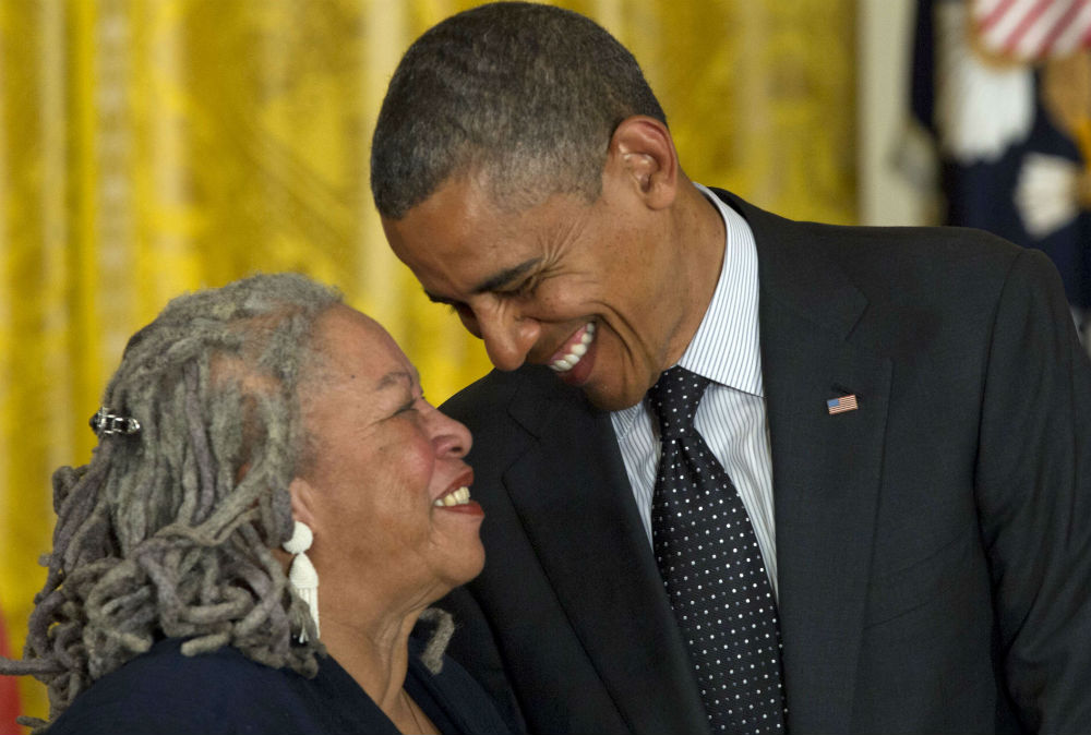 Toni Morrison et Barack Obama le 29 mai 2012 à Washington. &copy; Carolyn Kaster/AP/SIPA