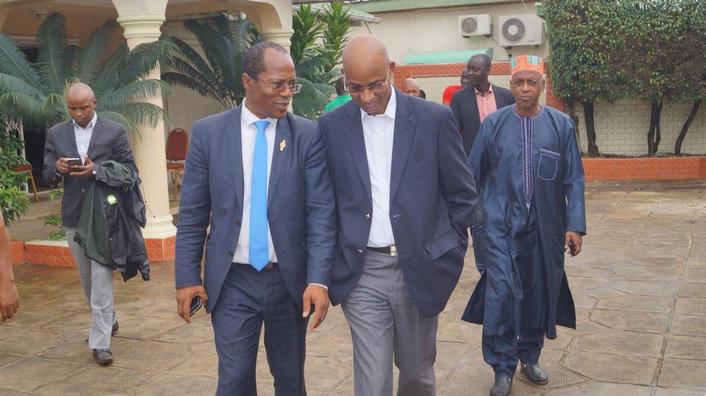 Ousmane Gaoual Diallo, conseiller politique de Cellou Dalein Diallo, aux côtés du candidat de l'UFDG pendant la campagne présidentielle. &copy; DR