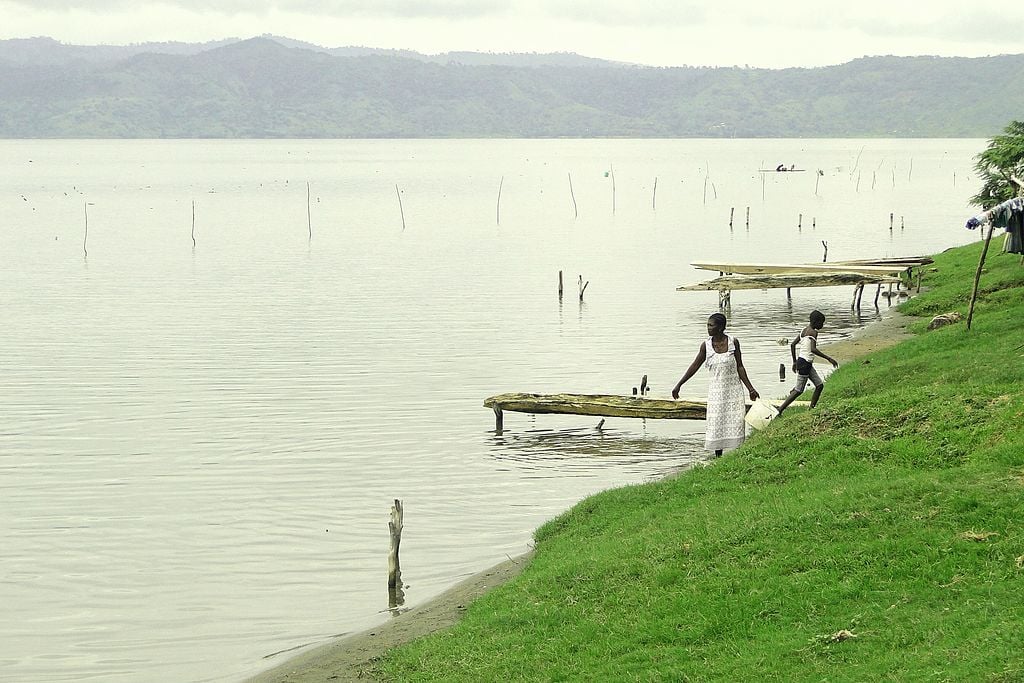 Le lac Bosomtwi, dans la région Ashenti au Ghana. &copy; Wikimedia Commons/Adam Jones