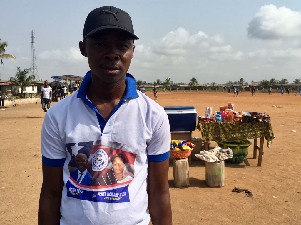 Musah, 27 ans, habitant du quartier de Gibraltar et partisan de Weah. &copy; Anna Sylvestre-Treiner pour jeune Afrique