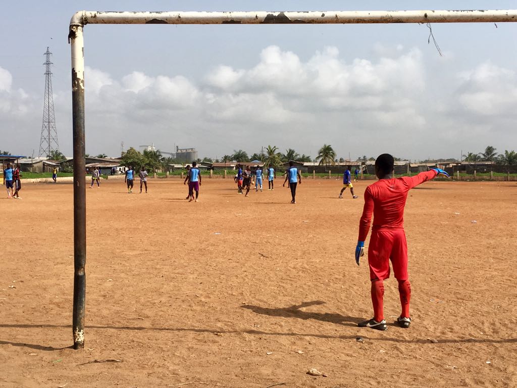 Le terrain de footbal du quartier Gibraltar, en janvier 2018. &copy; Anna Sylvestre-Treiner pour Jeune Afrique