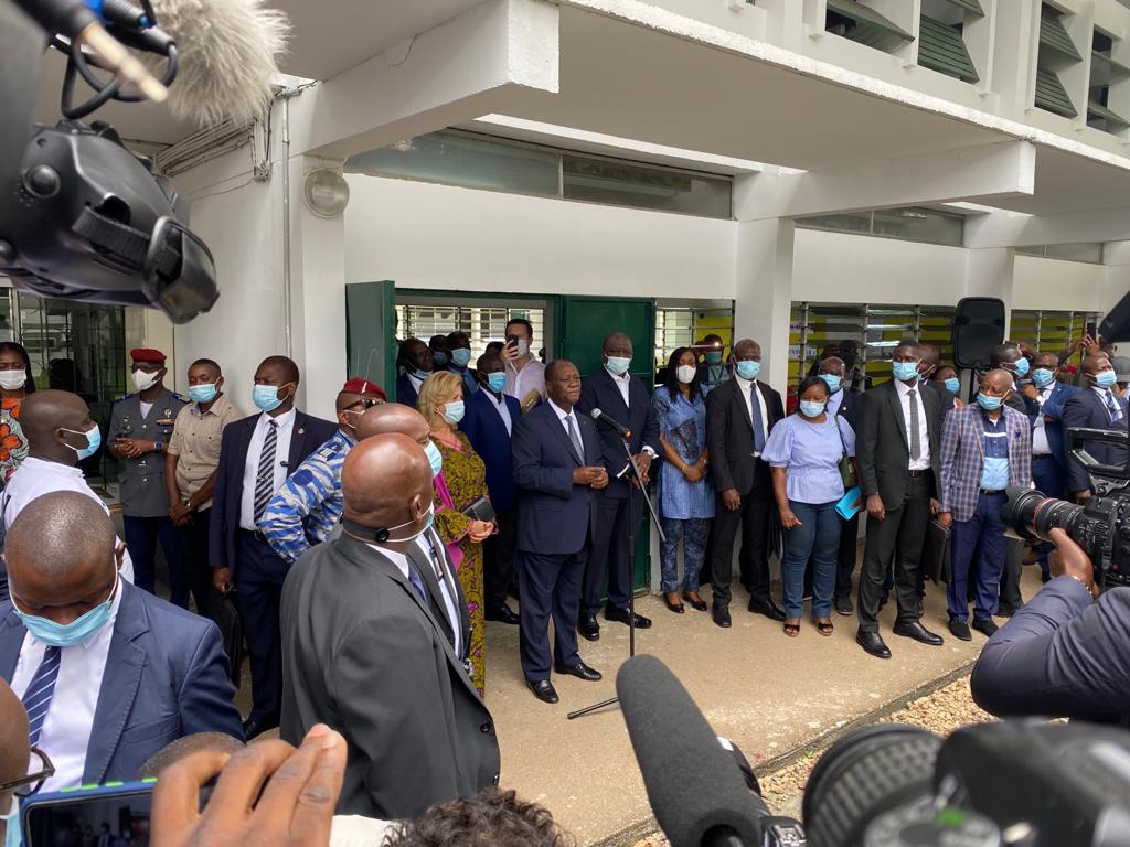 Alassane Ouattara vient de voter, le 31 octobre 2020, lors de la présidentielle ivoirienne. &copy; JA