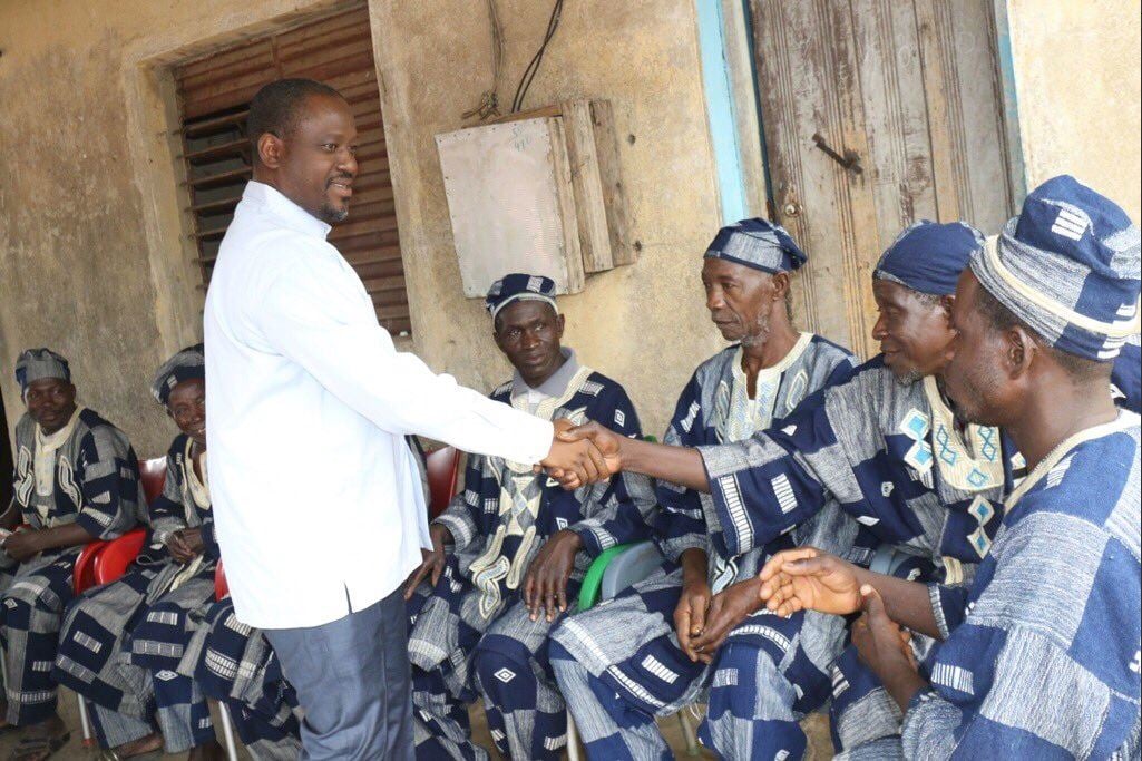 Guillaume Soro avec les chefs de villages de Tafiré, en Côte d'Ivoire, le 30 avril 2019. &copy; Twitter officiel de la GKS TV, la chaîne de Guillaume Soro