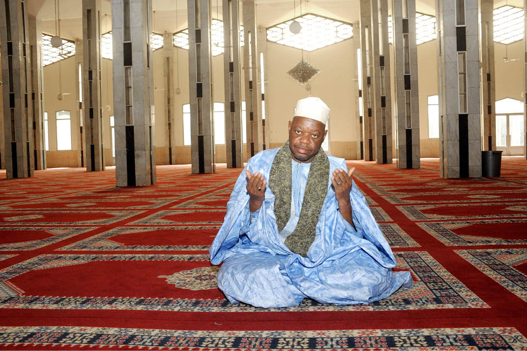 Koké Kallé officie, lui, à la grande mosquée de Bamako : « Les Saoudiens voulaient que nous suivions le chemin du wahhabisme, mais nous avons dit non. » &copy; DAOU BAKARY EMMANUEL POUR J.A.