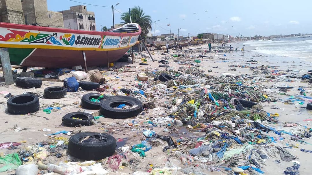 Tout au long de la baie de Hann, qui va du littoral oriental de Dakar jusqu’à Rufisque, les plages sont défigurées. &copy; MBACKE SECK BAY KEEPER