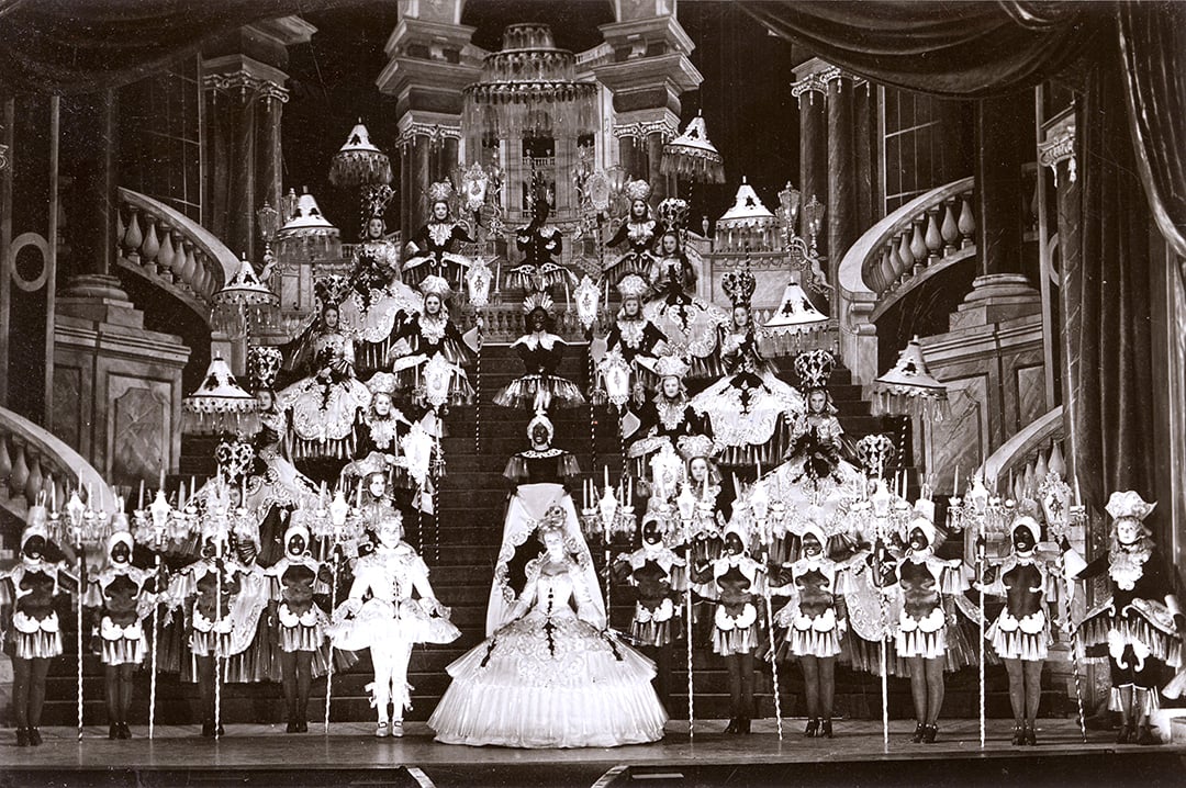 Acteurs grimés en noir, aux Folies Bergère, à Paris, dans les années 1920. &copy; MARY EVANS/SIPA