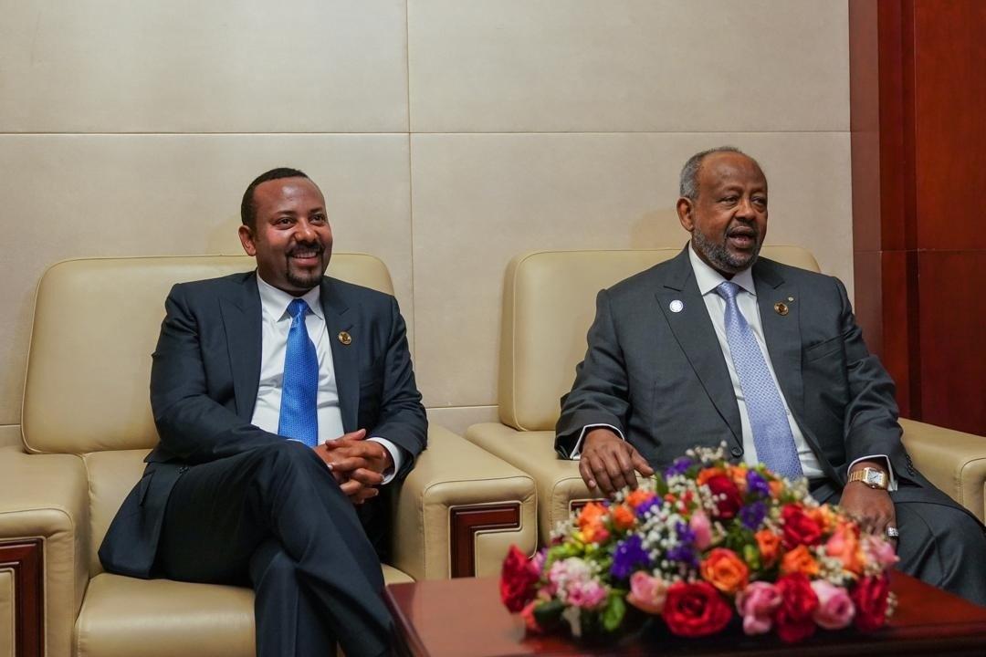 Ismail Omar Guelleh, le président djiboutien, et Abiy Ahmed, Premier ministre éthiopien, le 10 février à Addis-Abeba, en marge du sommet de l'UA. &copy; DR / Primature éthiopienne.