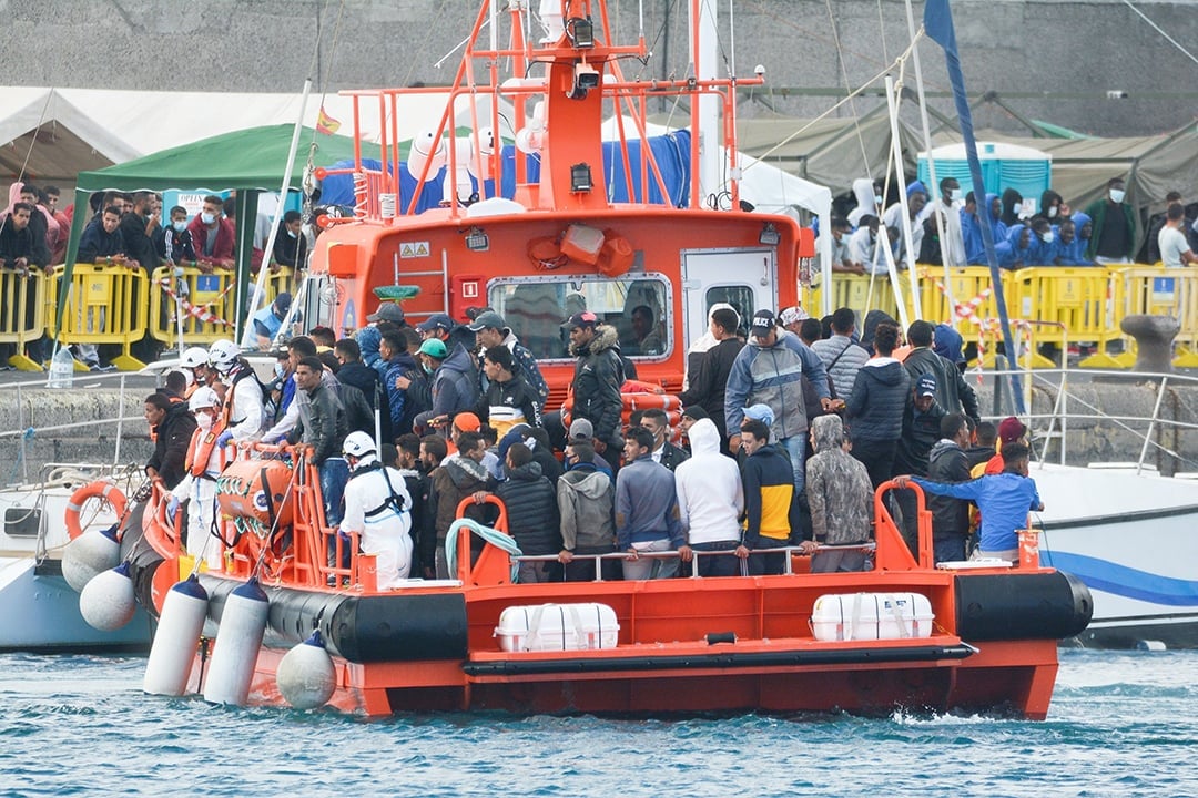 Depuis fin septembre, 200 bateaux ont débarqué 5 000 migrants aux Canaries, soit dix fois plus que durant la même période en 2019.  &copy; Patricia Urquijo A./EFE/SIPA