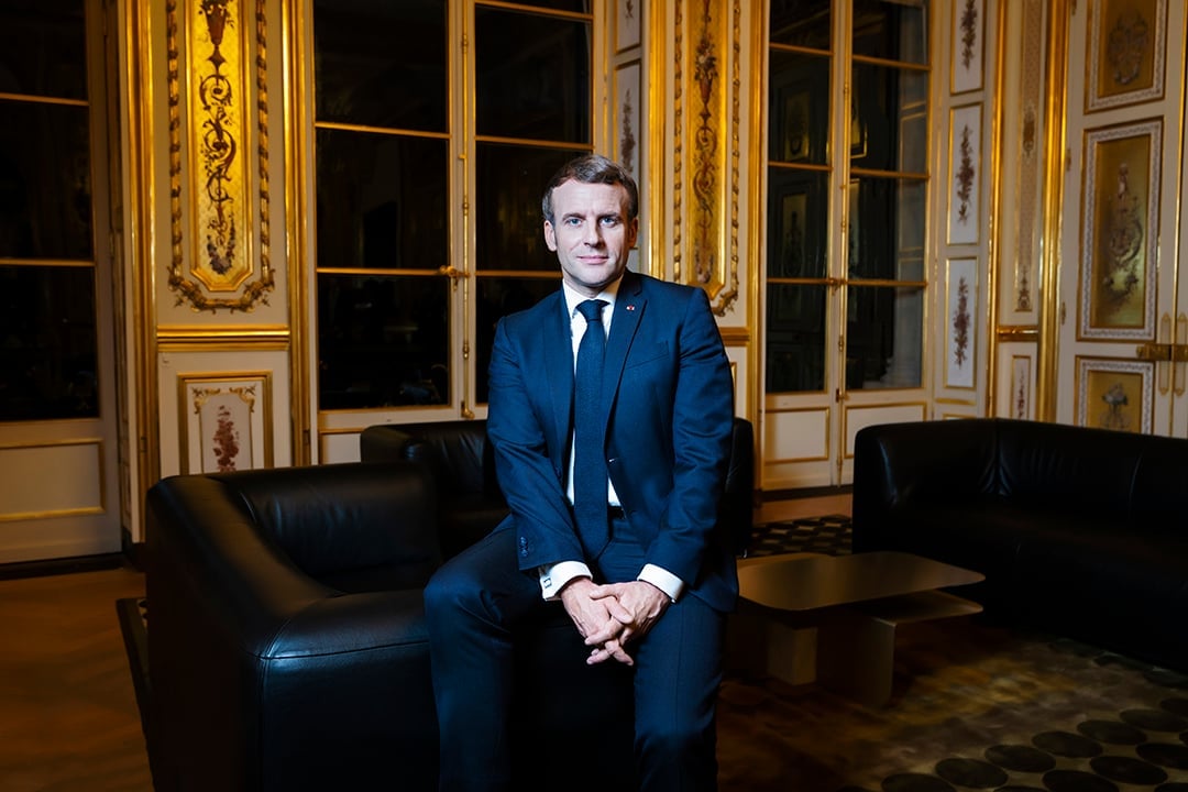 Emmanuel Macron, le 16 novembre 2020, dans le Salon doré du palais de l'Élysée. &copy; François Grivelet pour JA