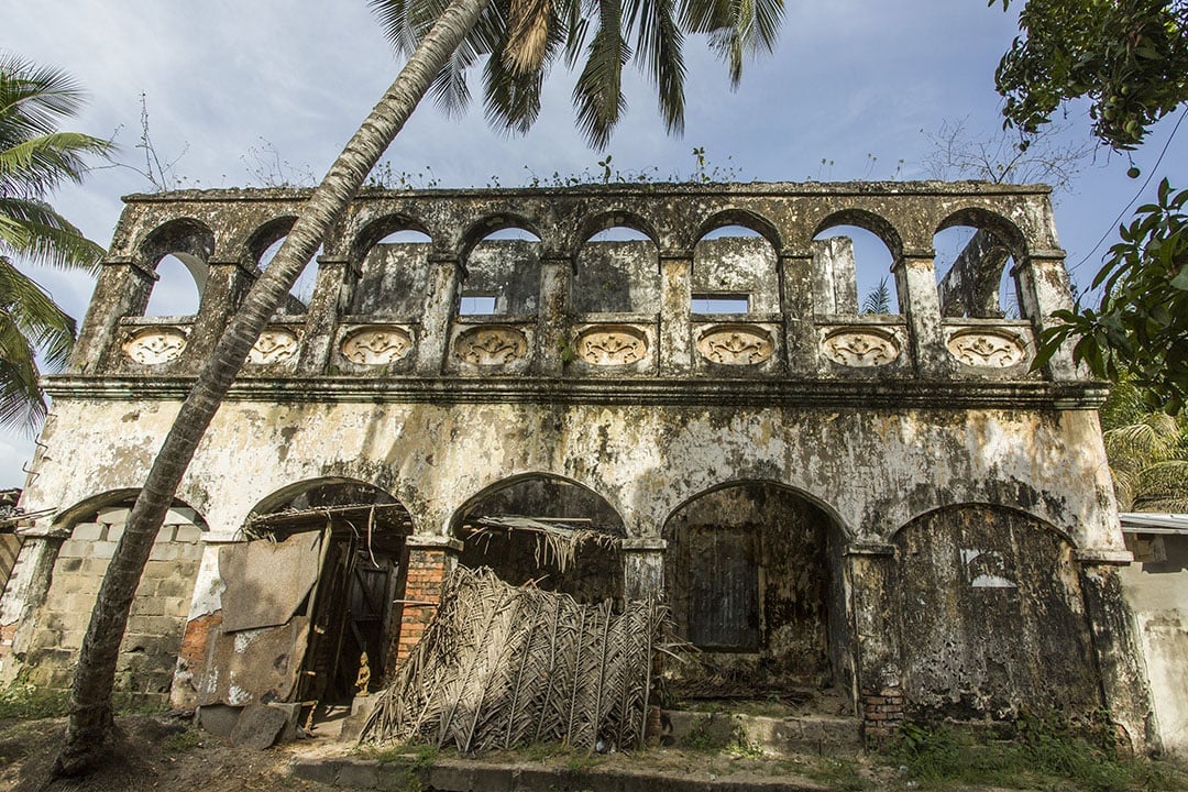 Maison coloniale &copy; Grand-Bassam, ville historique et une ancienne capitale de la Côe d&rsquo;Ivoire (1893-1900), classée au patrimoine mondial de l&rsquo;UNESCO. Mars 2016 © Jacques Torregano pour JA.