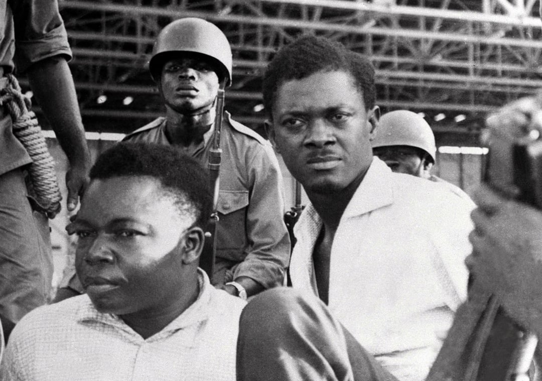 Joseph Okito (à g.), vice-président du Sénat, et Patrice Lumumba (à dr.), Premier ministre, à Léopoldville au Congo-Kinshasa, en décembre 1960. &copy; STRINGER/AFP