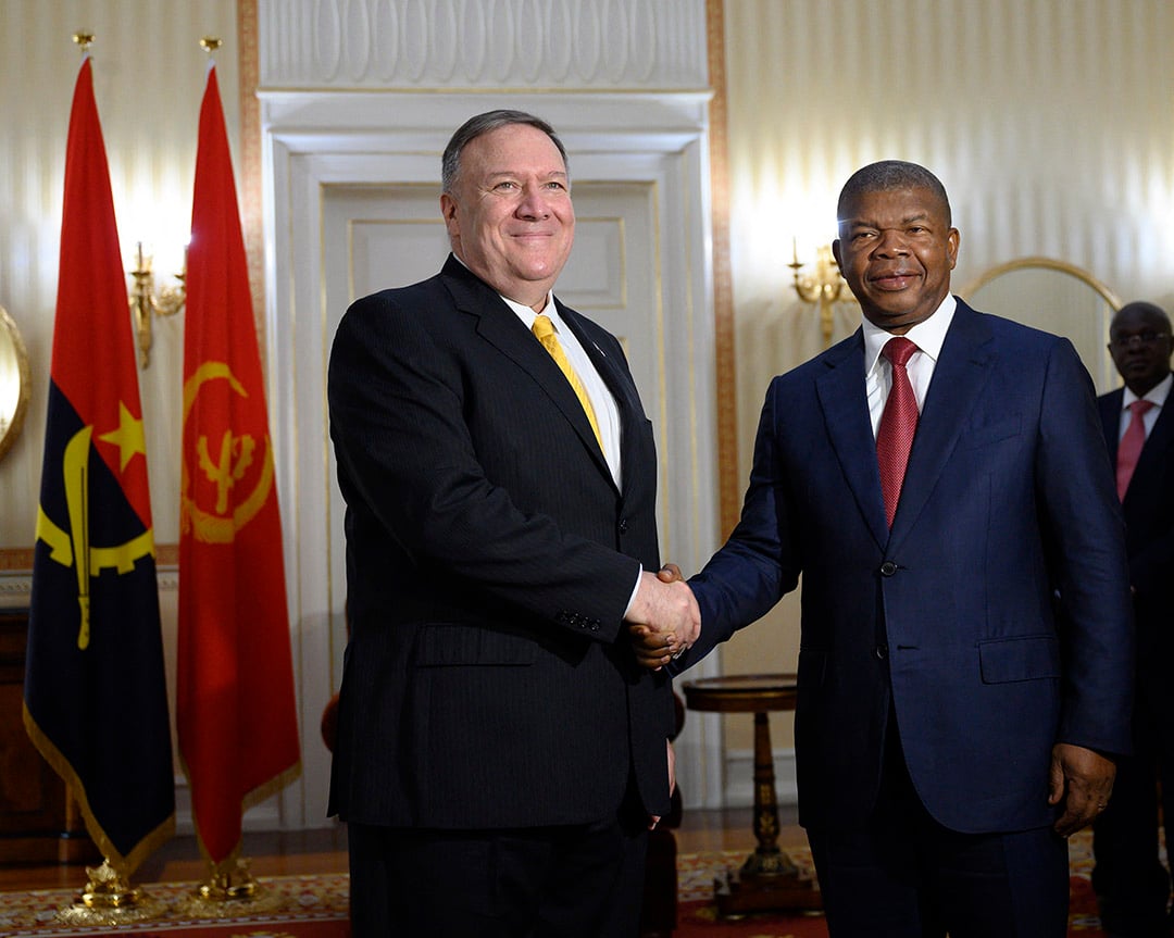 João Lourenço avec le secrétaire d'État américain Mike Pompeo, à Luanda, le 17 février 2020. &copy; ANDREW CABALLERO-REYNOLDS / AFP