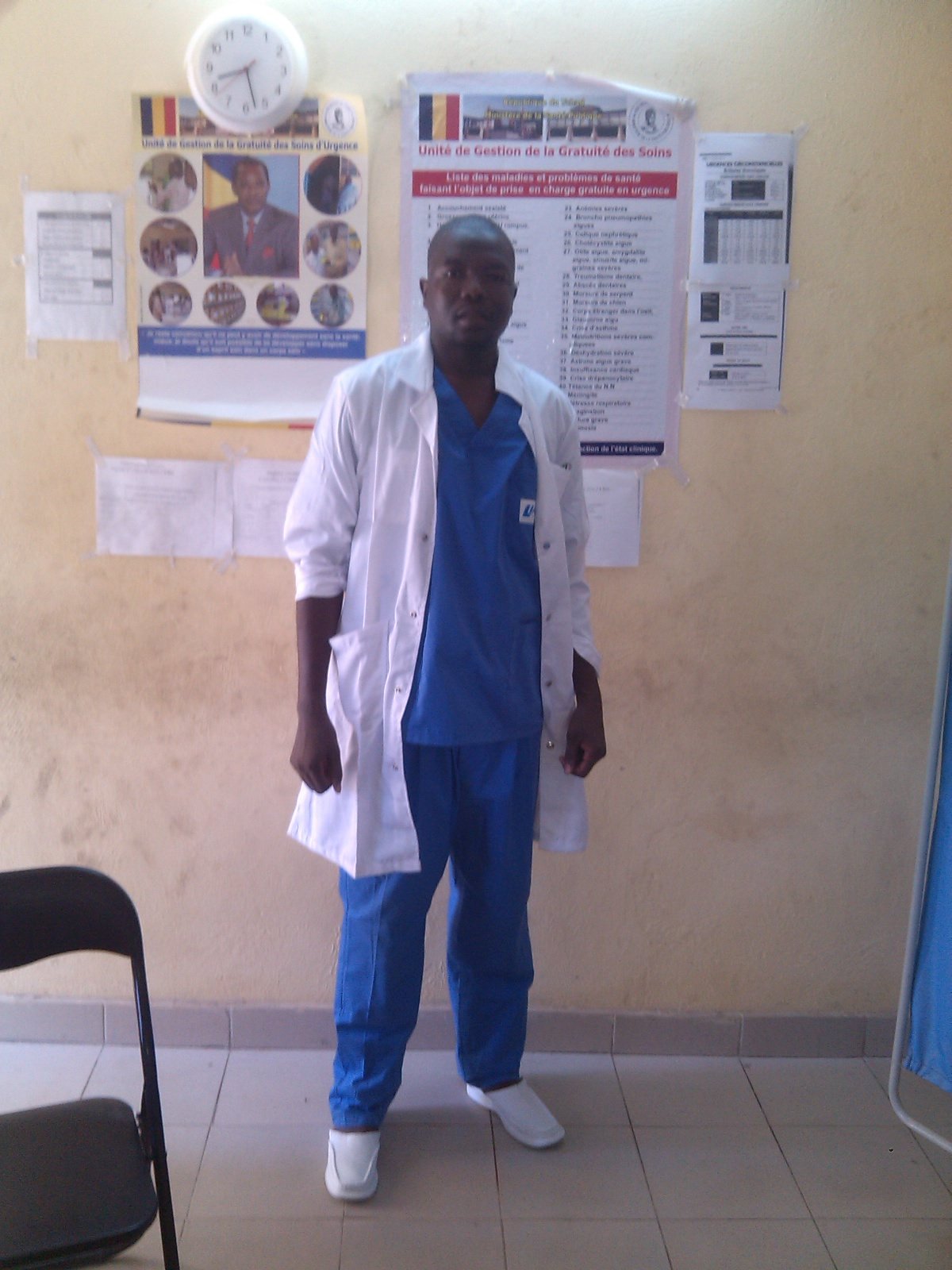 Dr Mbaïssatar sur son lieu de travail. &copy; DR