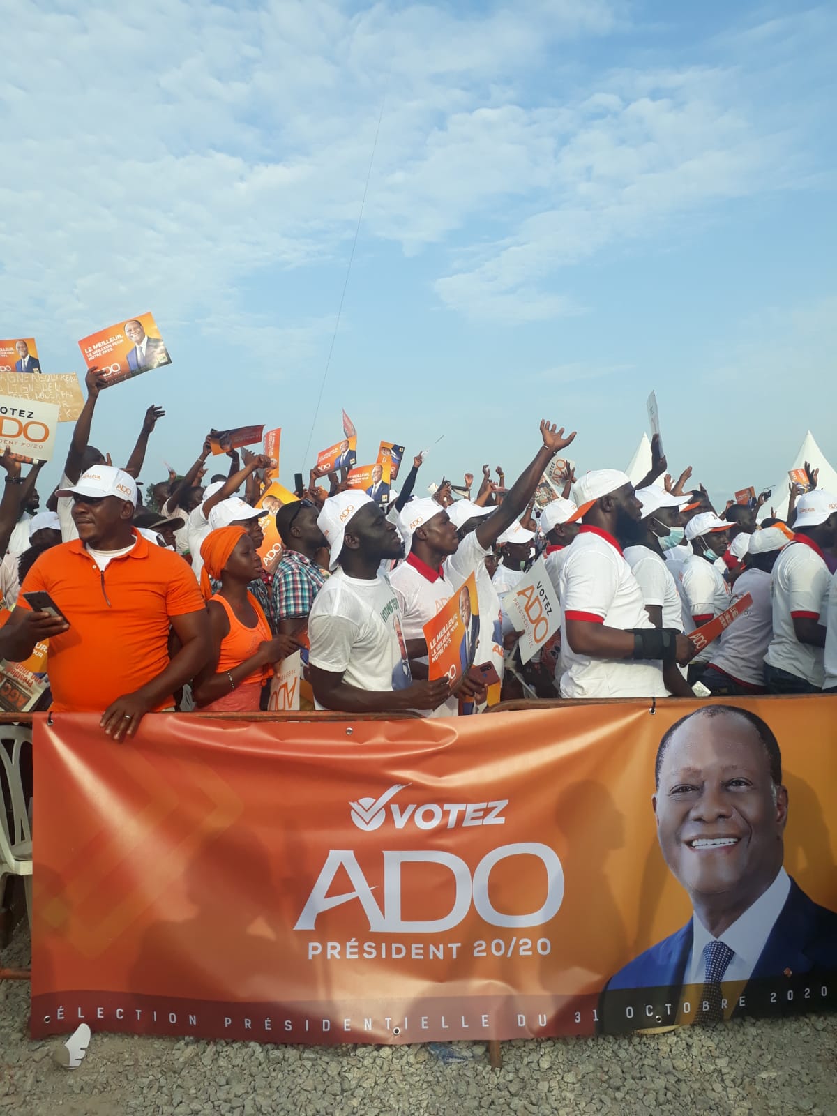 À Bouaké lors du lancement de la campagne d'Alassane Ouattara, le 16 octobre 2020. &copy; Vincent Duhem pour JA
