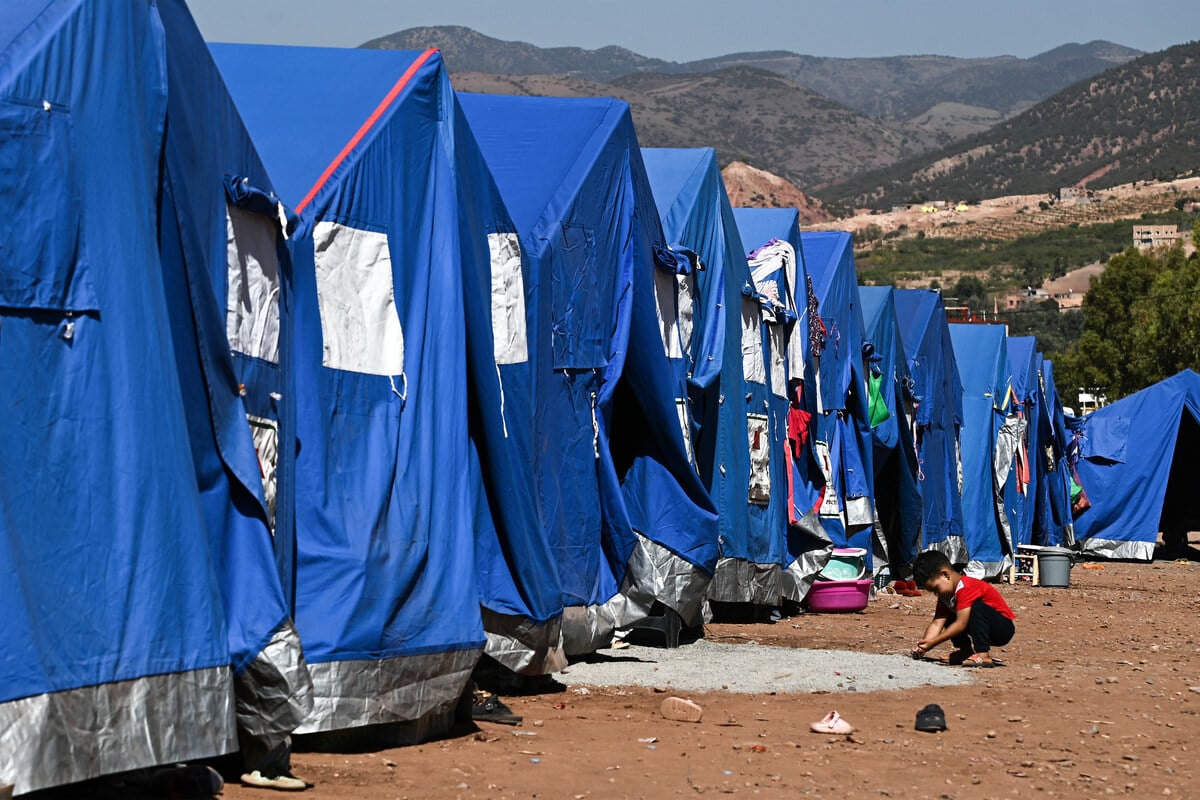 Des tentes accueillant les sinistrés, sur un site de l'armée près de Moulay Brahim, dans la province d'al-Haouz. &copy; Photo by Philippe LOPEZ / AFP
