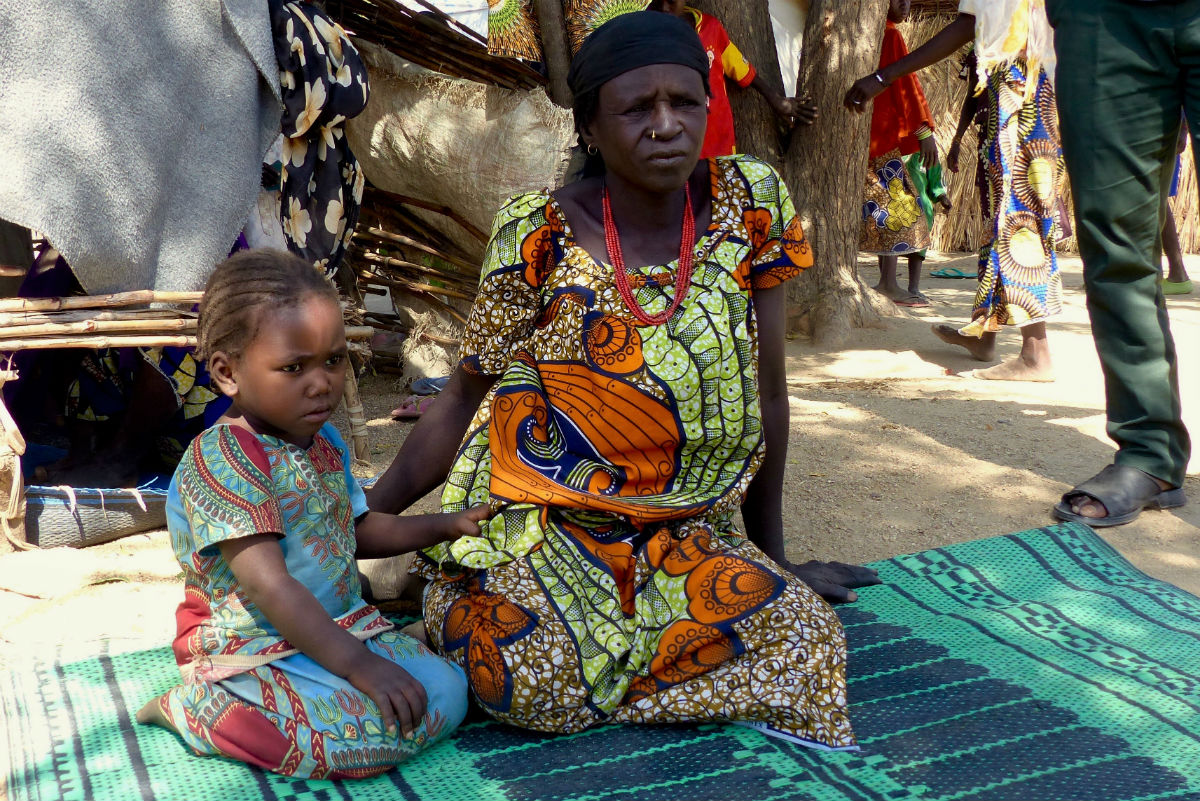 Aminata, arrivée il y a 15 mois après avoir fui son village attaqué par Boko Haram, s'inquiète pour l'avenir de ses enfants. &copy; Sophie Douce pour Jeune Afrique