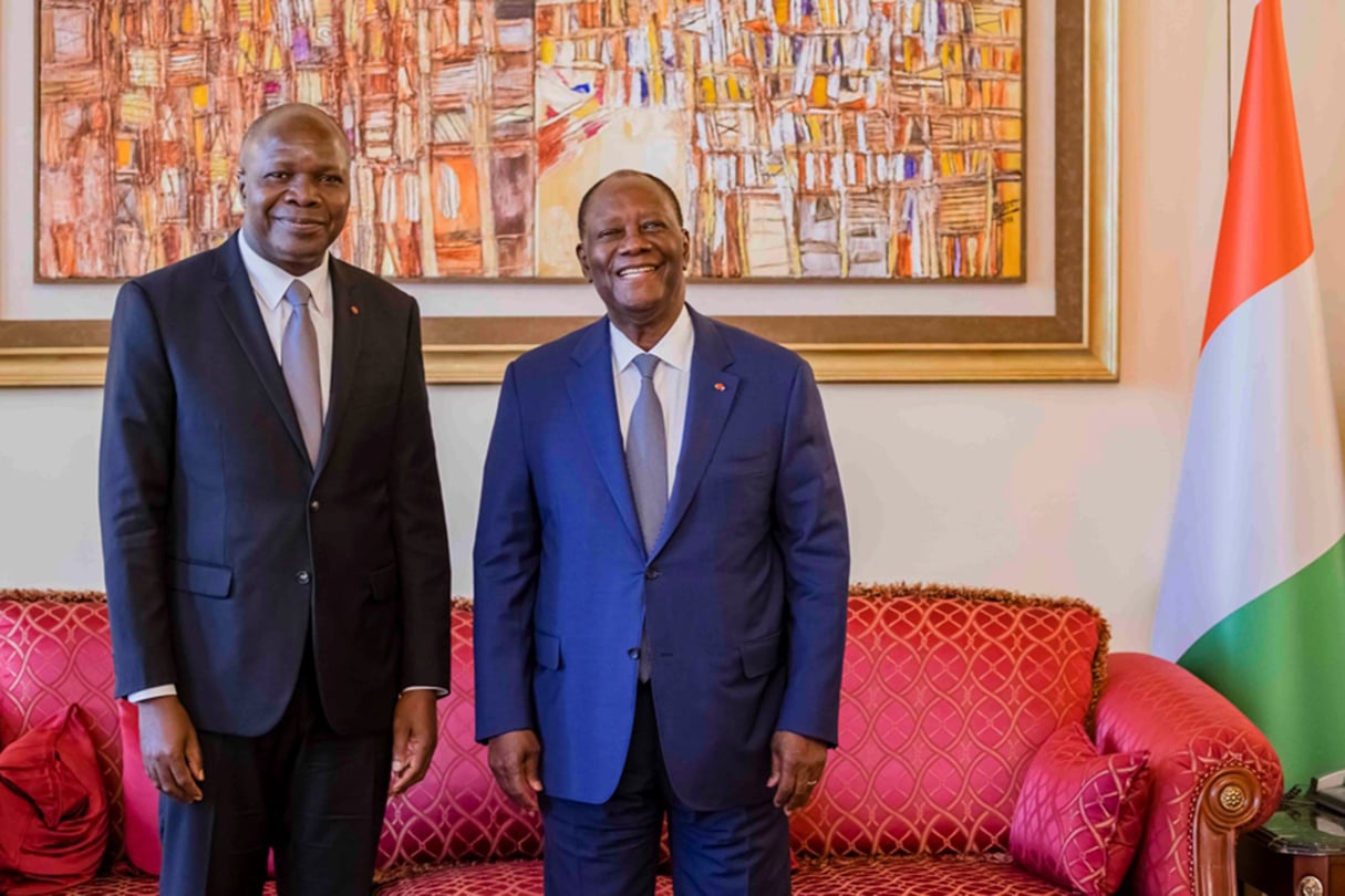 Alassane Ouattara (à dr.) et Albert Toikeusse Mabri, le 22 mars 2022, au palais présidentiel. © DR