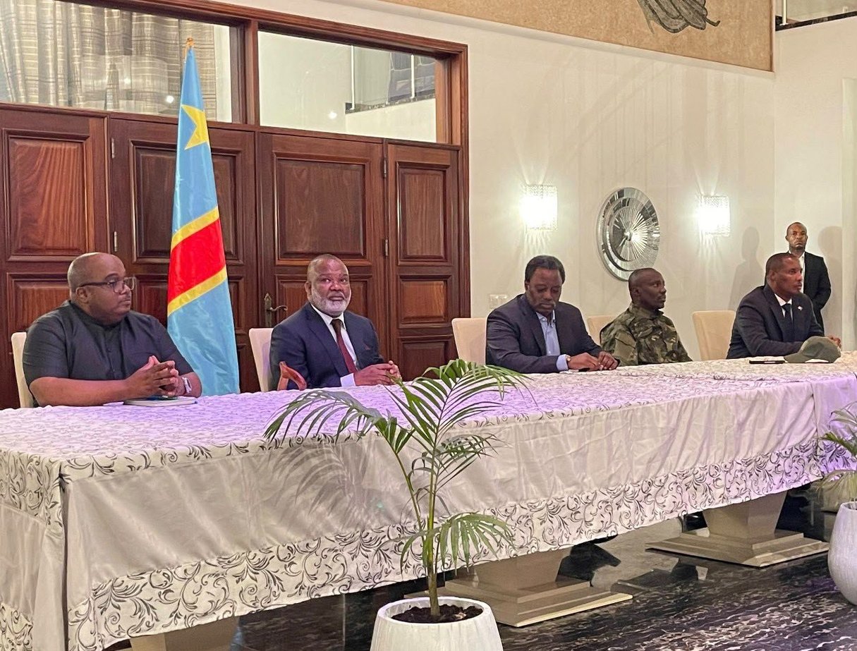 De gauche à droite : Bertrand Bisimwa, Corneille Nangaa, Joseph Kabila, Sultani Makenga et Freddy Kaniki, le 12 octobre 2026, à Goma, lors de l’annonce de la création du Front pour la refondation de la nation (FRN).  © DR