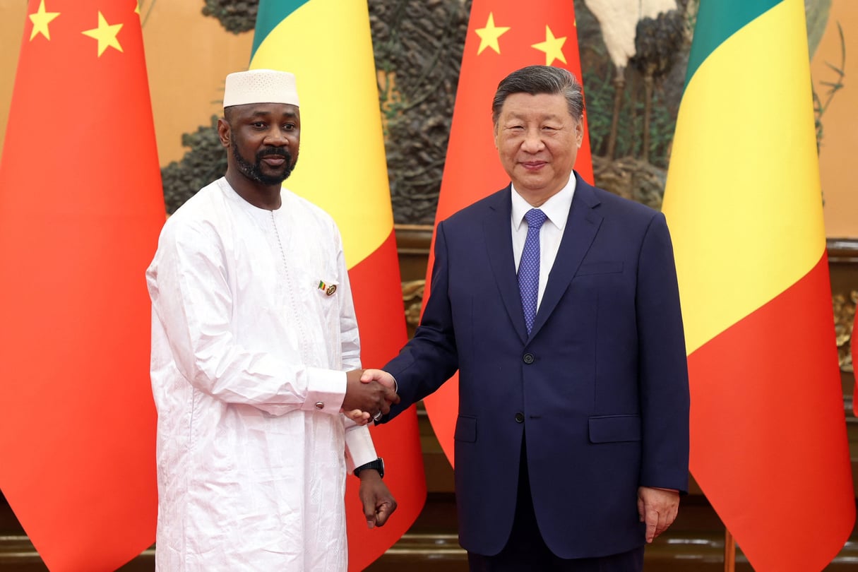 Le président chinois Xi Jinping rencontre le président malien Assimi Goita au Sommet 2024 du Forum sur la coopération sino-africaine (FOCAC), à Pékin, le 2 septembre 2024. © JU PENG/Xinhua via AFP