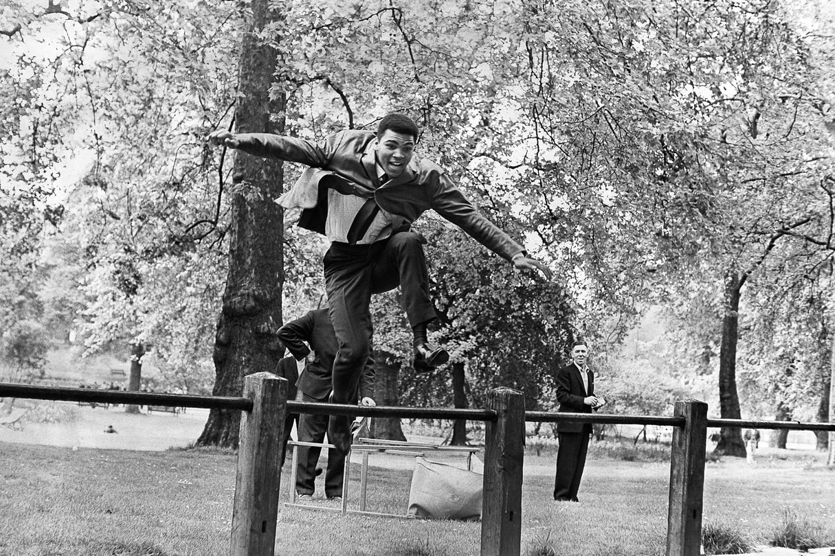 Mohamed Ali, à Hyde Park (Londres), le 22 mai 1966, lendemain de sa victoire sur Henry Cooper. © ANL/REX/Shutterstock/SIPA