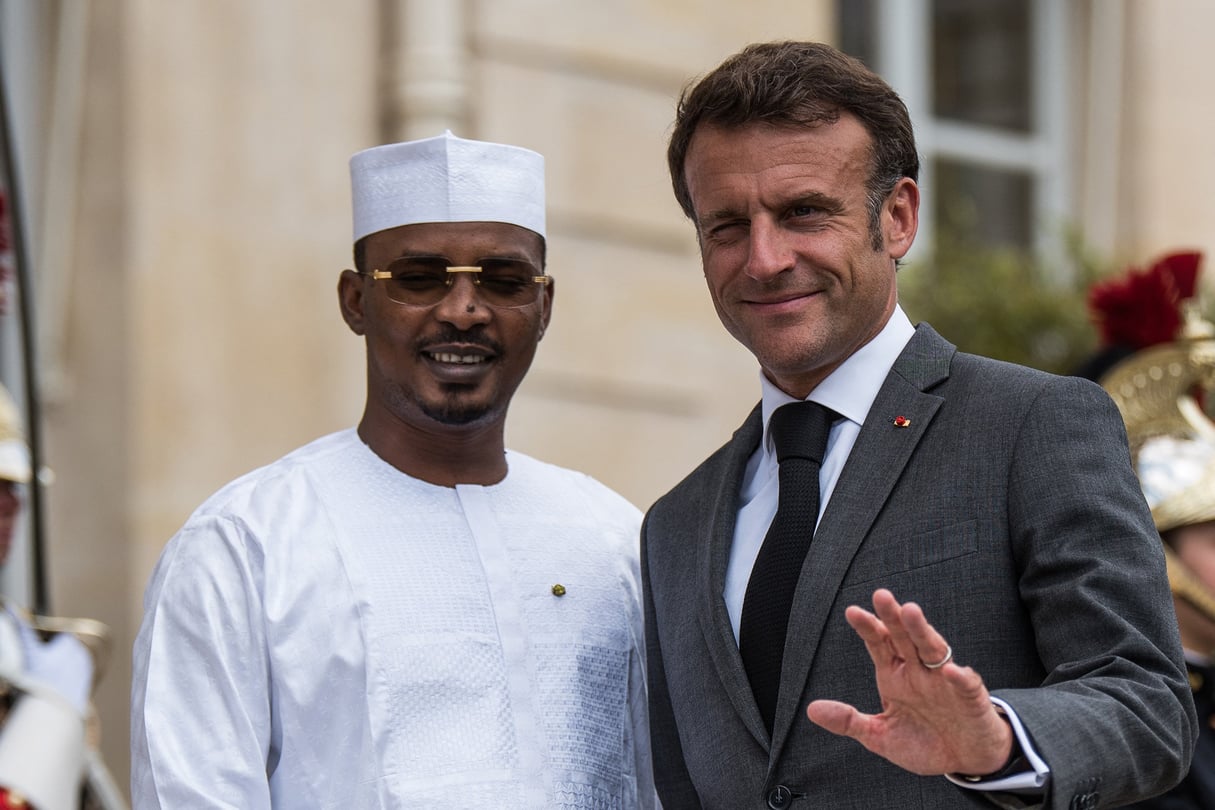 Le président Mahamat Idriss Déby Itno avec son homologue français, Emmanuel Macron, à l’Élysée, à Paris, le 21 juin 2023. © Andrea Savorani Neri / NurPhoto / NurPhoto via AFP