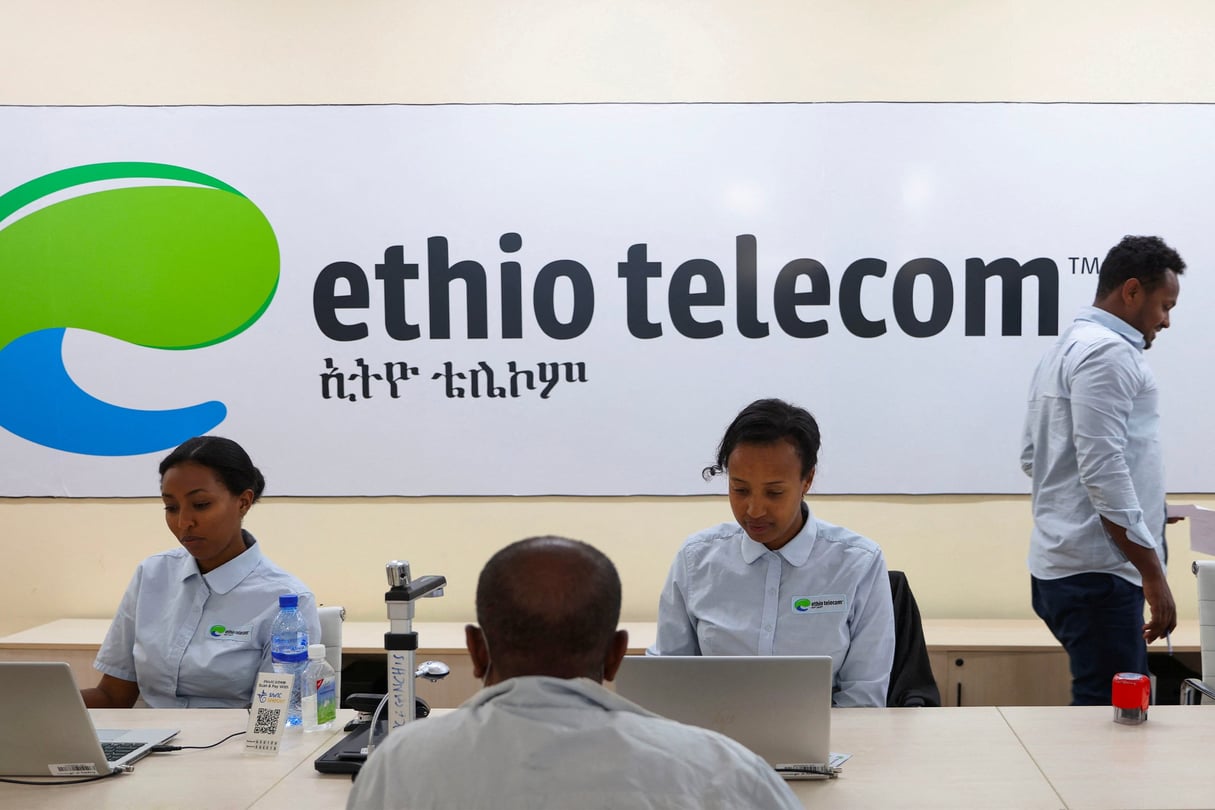 Dans un centre d’appels d’Ethio Telecom à Addis-Abeba. © Tiksa Negeri /  REUTERS.
