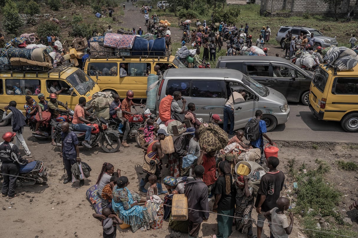 Habitants fuyant le territoire de Masisi après des combats entre les rebelles du M23 et l’armée de la RDC, près de Sake (est de la RDC), le 7 février 2024. © Aubin Mukoni/AFP