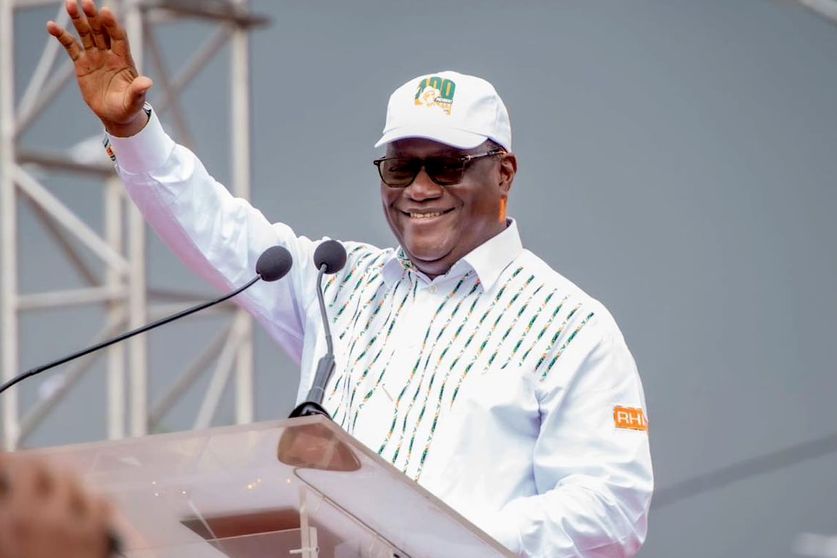 Le ministre de la Défense Téné Birahima Ouattara en campagne à Abobo, le 6 décembre 2025.