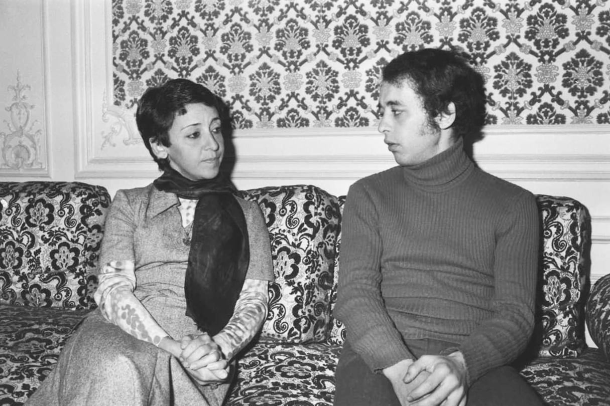 Rhita Bennanni et Bachir Ben Barka, l'épouse et le fils de l'opposant marocain Mehdi Ben Barka, après leur dépôt de plainte pour assassinat, le 30 octobre 1975, à Paris. &copy; KEYSTONE-FRANCE/GAMMA RAPHO