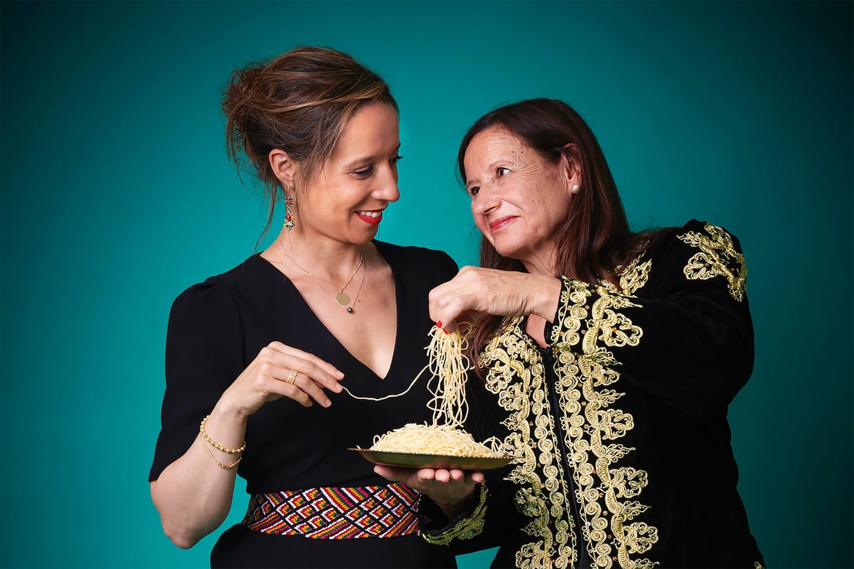 Hanane Abdelli et sa mère, Anissa Abdelli. © Aline Princet