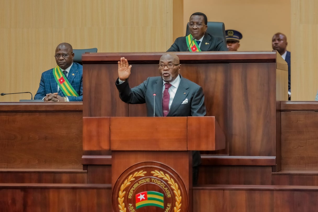 Le président élu, Jean-Lucien Savi de Tové, prête serment devant le congrès à Lomé, le 4 mai 2025. © Assemblée Nationale Togolaise/X