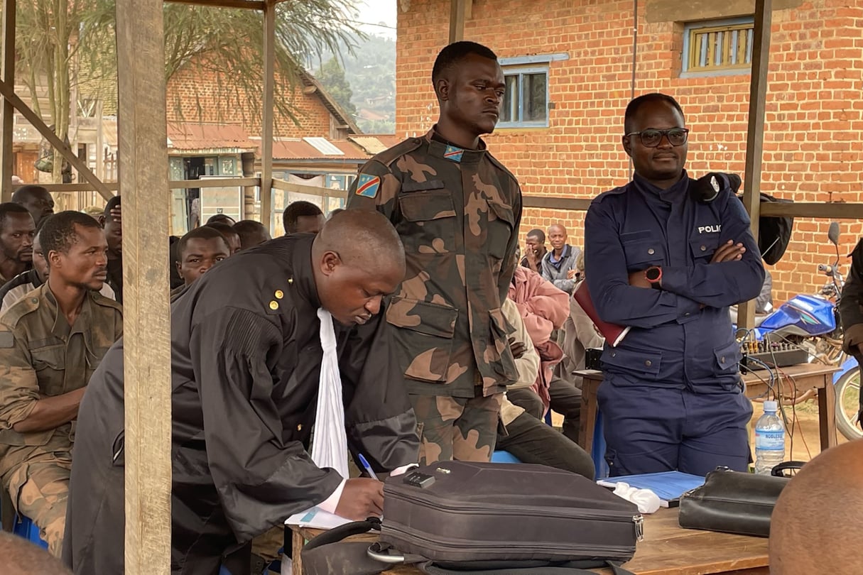 Audience des militaires accusés de « fuite devant l’ennemi » et « violation des consignes » dans la commune de Lubero, dans le Nord-Kivu, par un tribunal militaire,  le 8 juillet 2024. © Yassin Kombi