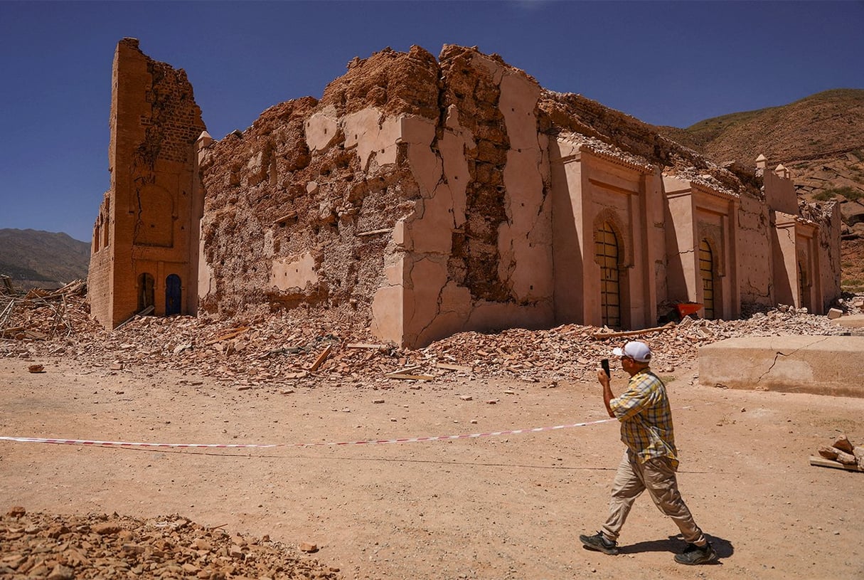 Ce qui reste de la mosquée Tinmel, à Talat N’Yaaqoub, à 100 km au sud-ouest de Marrakech. après le séisme, le 14 septembre 2023. © Hannah McKay / REUTERS